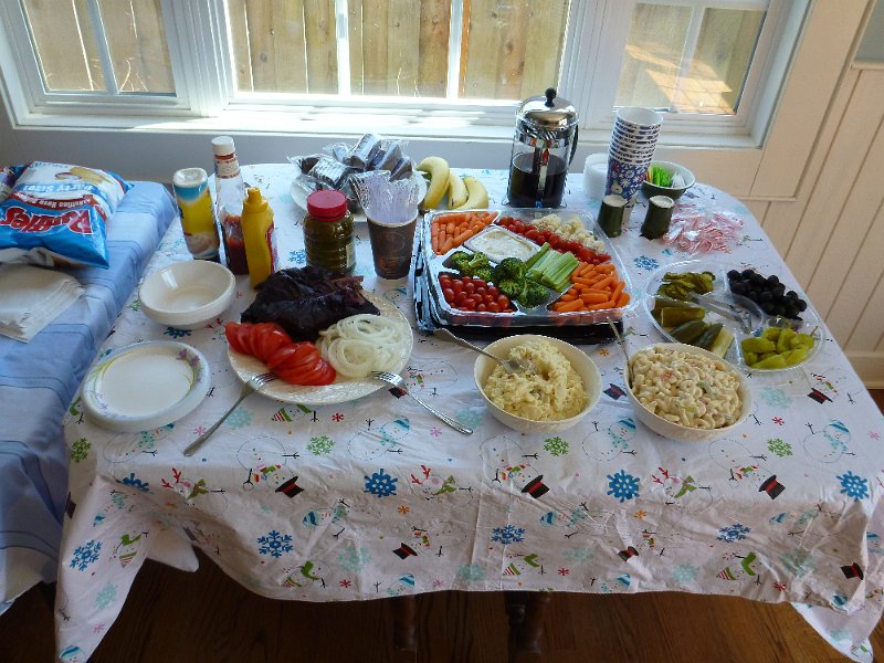 P1000188.JPG - Getting ready for lunch