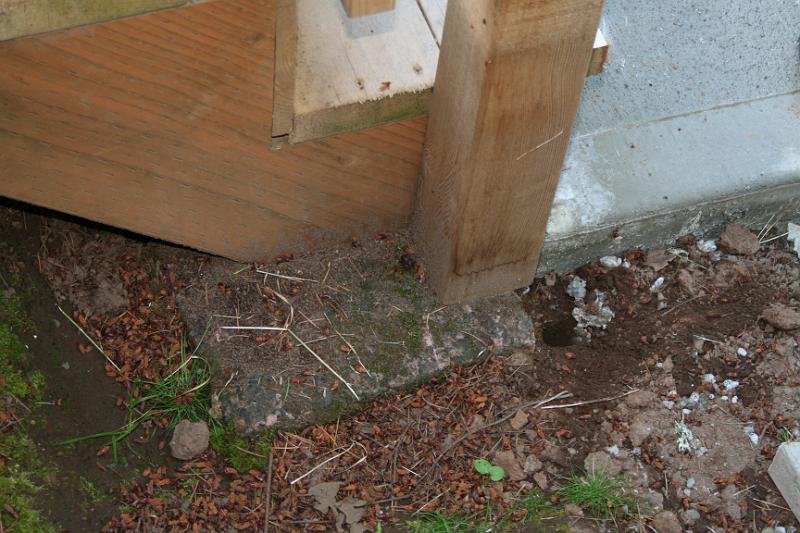 IMG_1738.JPG - Stair posts only sitting on pavers. Nothing to keep it secure