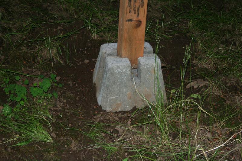 IMG_1744.JPG - Concrete block just sitting on top of soil