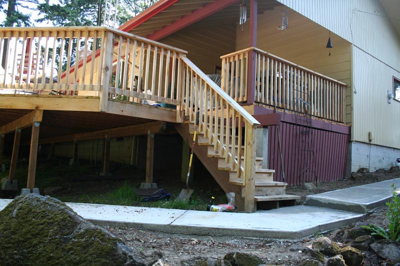 IMG_1774.JPG - No hand rail on right hand side, no guard rails